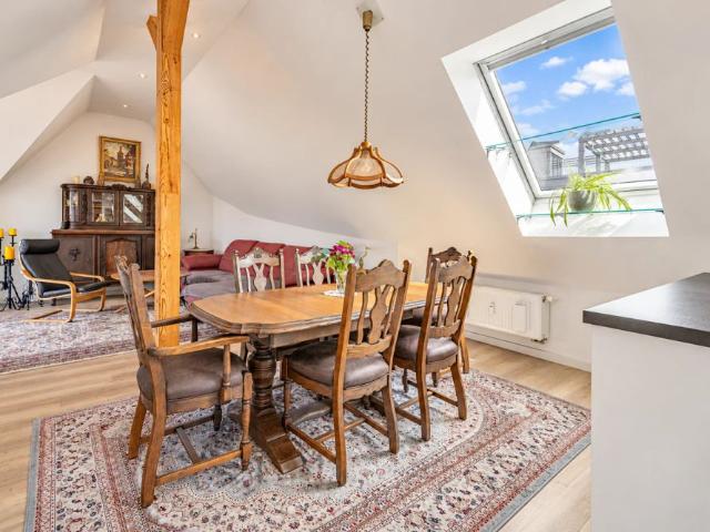 Charmant & Kernsaniert: Stadtwohnung mit Balkon, Aufzug und Garage!