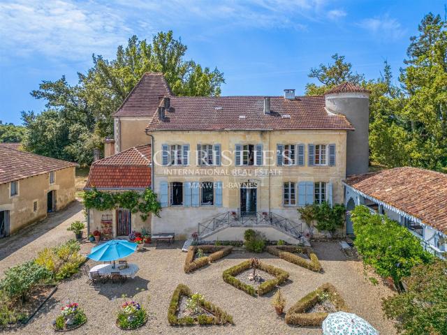 Charmant manoir de campagne offrant des possibilités d'aména. 692m² Hagetmau