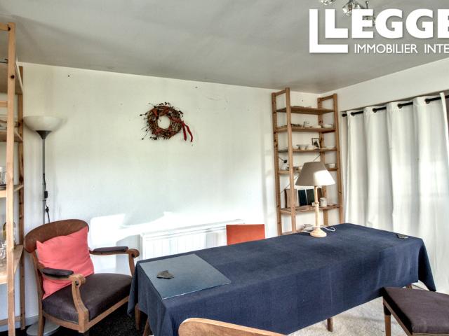 Charmant maison de village avec potentiel commercial, 4 chambres, dépendance et jardin