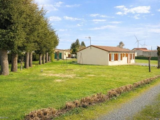 Charmant Maison de Village de Plain Pied 3 Chambres, à 7km 89m² Brettes