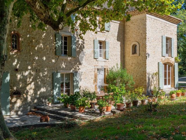 Charmant mas authentique, en pierre, avec piscine dans la ré. 255m² Beaumes de Venise
