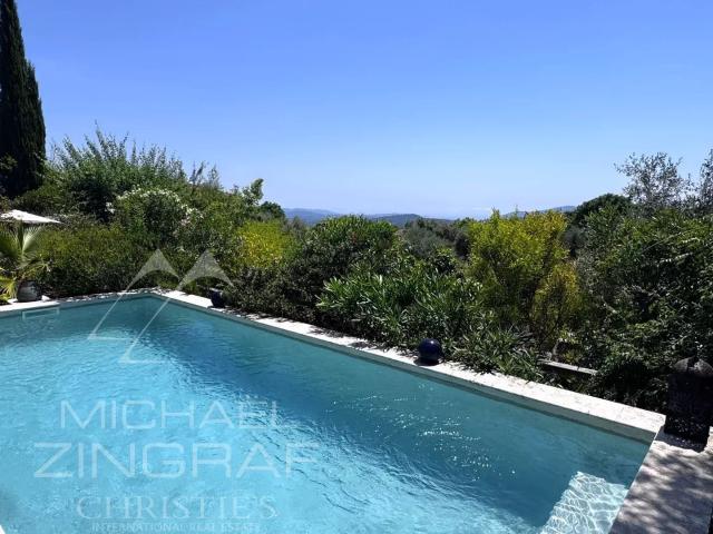 Charmant mas du 18e avec piscine et vue mer 247m² Spéracèdes