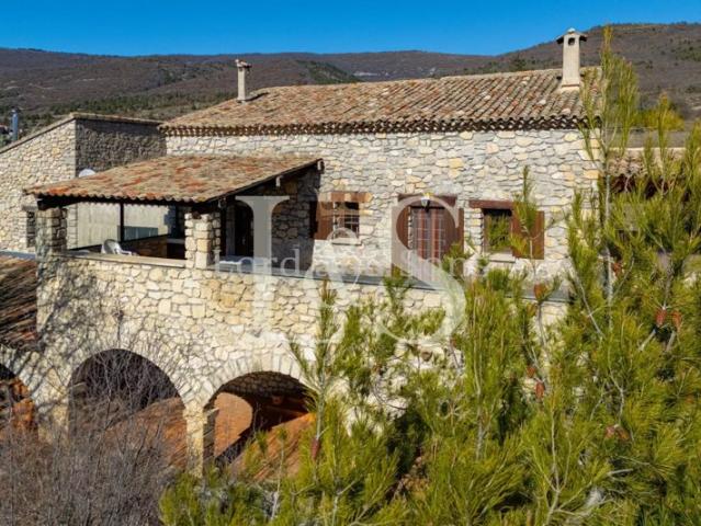 Charmant mas en pierres avec terrasse au coeur des Baronnies