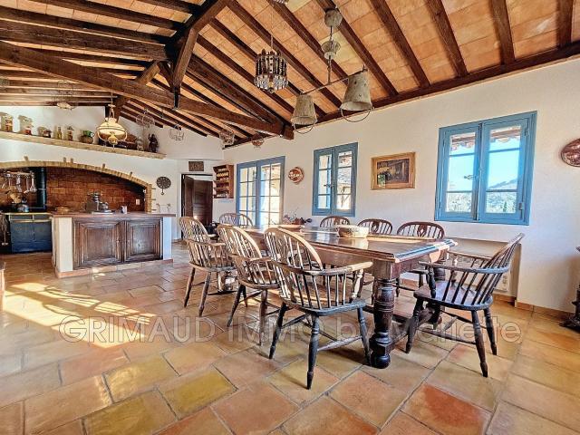 Charmant mas provençale du 16ième siècle avec une vue impren. 280m² La Garde Freinet