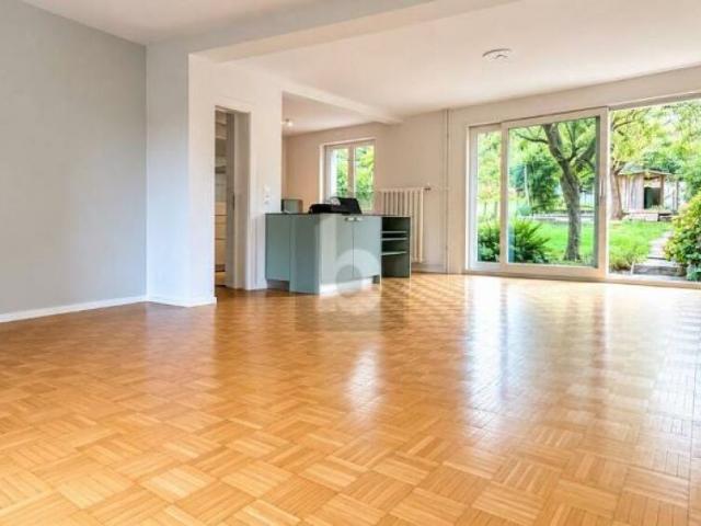 CHARMANT MIT PRIVATEM GARTEN UND VIEL PLATZ