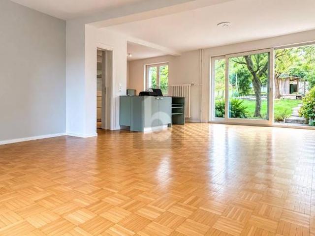 CHARMANT MIT PRIVATEM GARTEN UND VIEL PLATZ