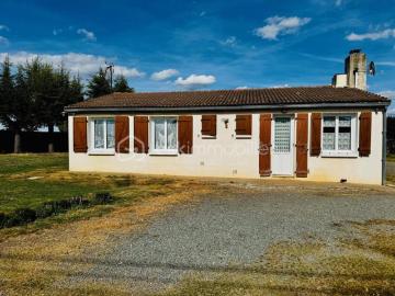? Charmant pavillon de plain pied 3CH avec grand terrain clos 3000M 7KM RUFFEC