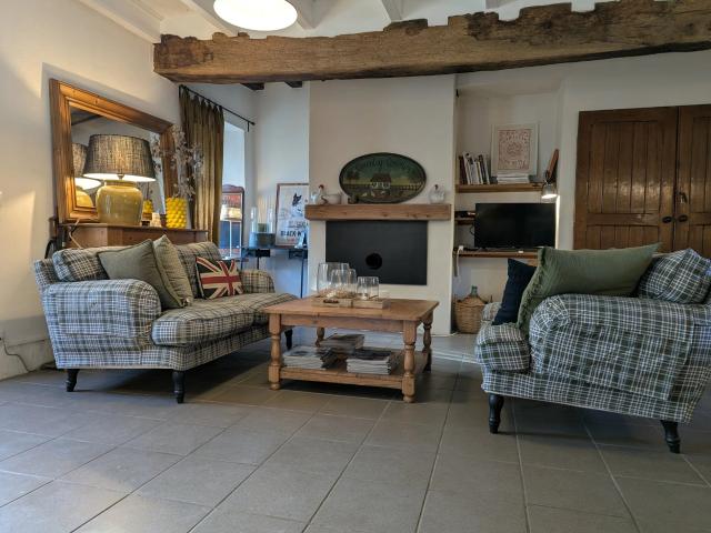 Charmant petit cottage avec beaucoup de caractère et un magn. 98m² Chaillac