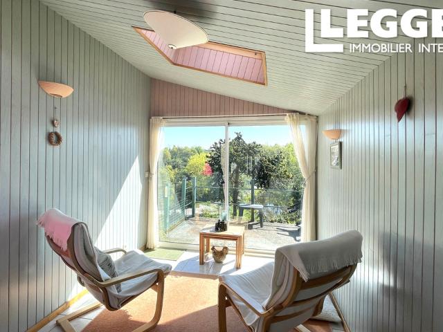 Charmant plein pied de deux chambres avec balcon et vue sur l’étang, jardin, garage