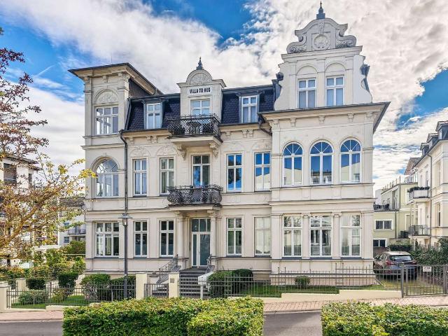 Charmant & strandnah: Gepflegte 2 Zimmer Ferienwohnung mit Loggia in hist. Bädervilla „To Hus“
