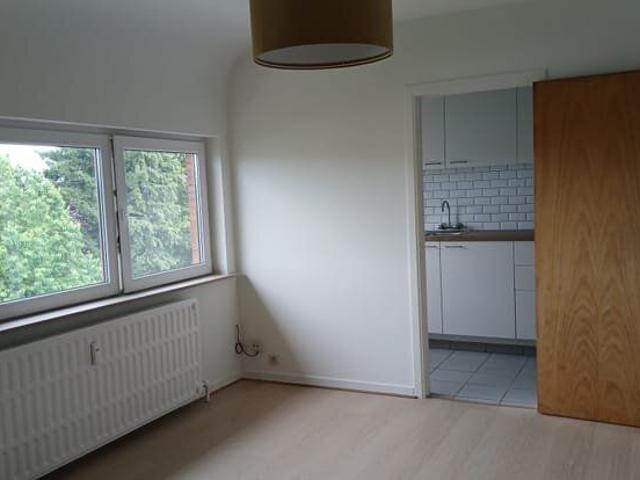 Charmant studio à louer au 2ème d'un petit immeuble calme