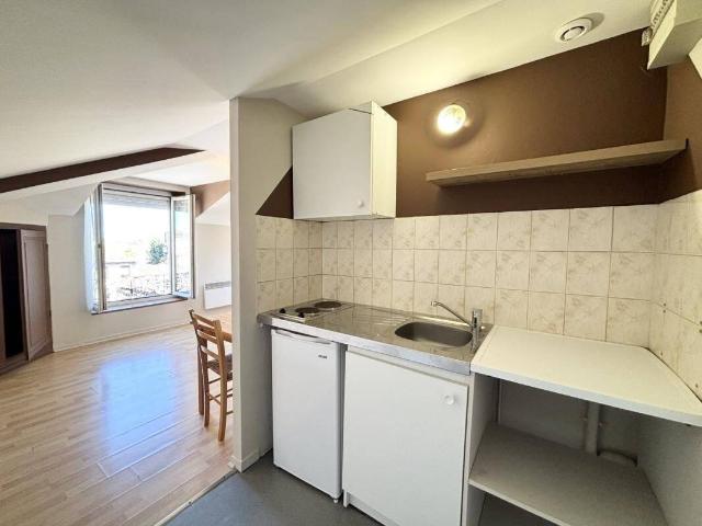 Charmant STUDIO de 16.64 m² au centre de BELLEVILLE EN BEAUJOLAI