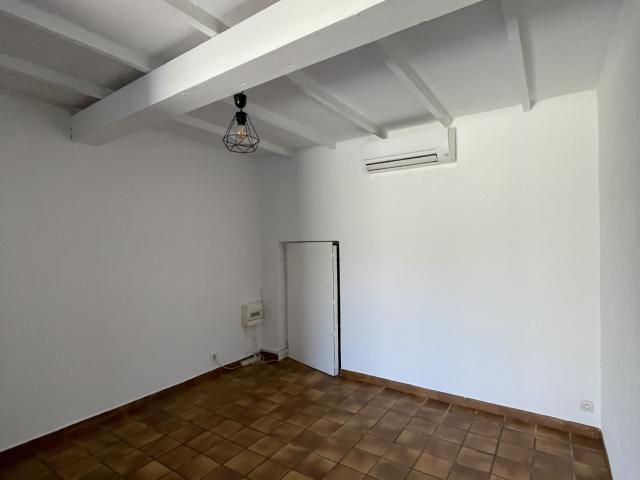 Charmant studio en maisonnette avec terrasse et parking Calme absolu