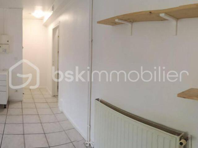charmant studio en rez de chaussée avec 2 places de parking