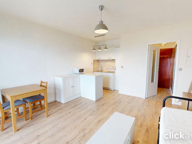 Charmant studio meublé avec balcon à Marseille