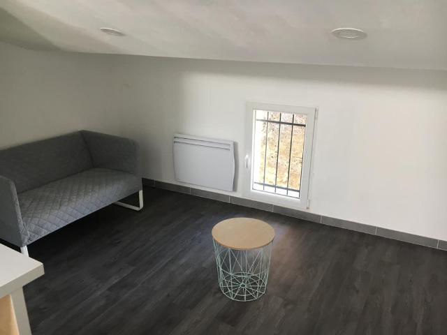 Charmant studio meublé avec mezzanine en plein centre du village