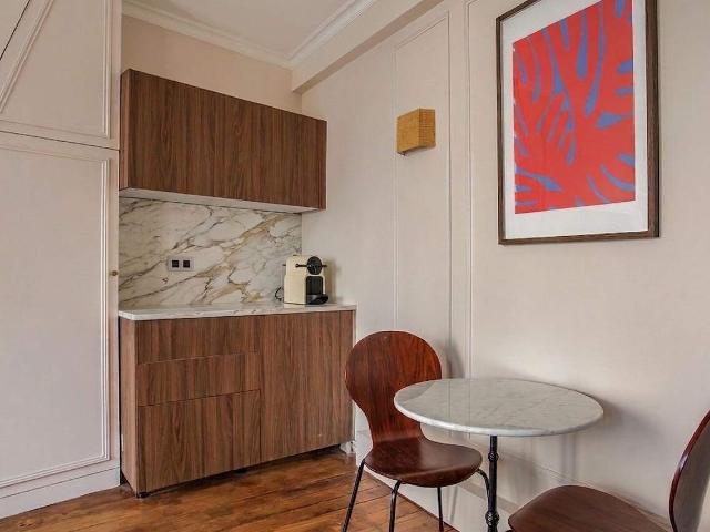 Charmant studio meublé 31 m² au calme absolu — Rue de Duras, Paris 8ᵉ