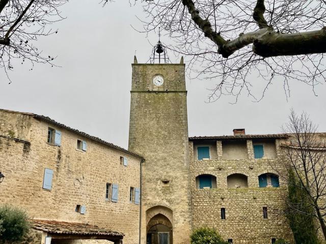 Charmant studio rénové au cœur du Luberon VIENS 84