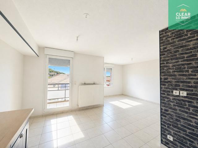 Charmantapt avec balcon et garage