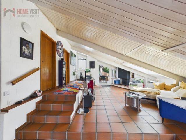 Charmante 3.5 Zi. Dachwohnung mit Terrasse & wunderschöner Weitsicht
