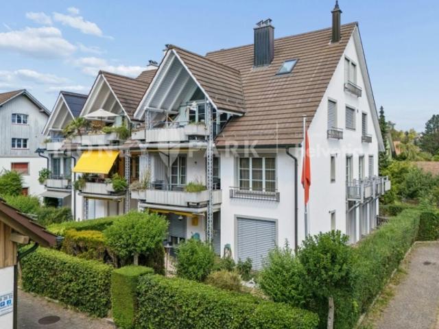 charmante 3.5 Zimmer Wohnung mit zwei Balkonen
