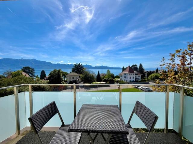 Charmante 3,5 Zimmer Wohnung mit atemberaubendem Blick auf den See