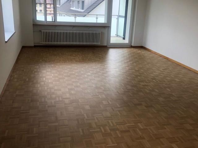Charmante 3.5 Zimmer Wohnung mit Balkon und Aussicht in Winznau