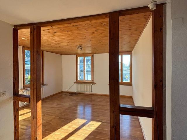 Charmante 3.5 Zimmer Wohnung mit grossem Balkon in ruhiger Lage