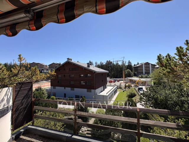 Charmante 3,5 Zimmer Wohnung, Balkon, Parkplatz, in ruhiger Lage