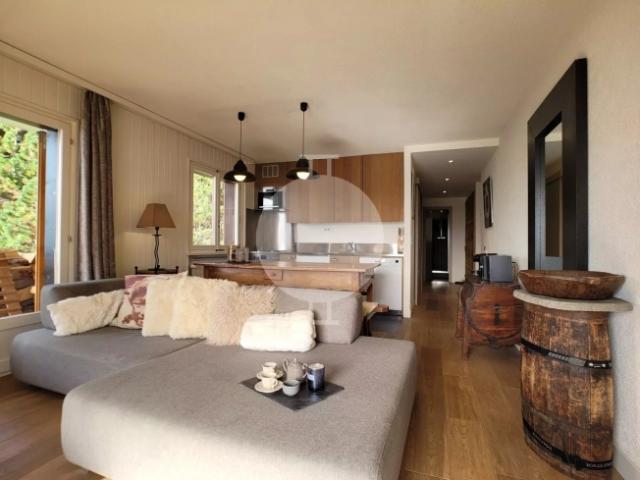 Charmante 3,5 Zimmer Wohnung, komplett renoviert mit Blick auf die Berge