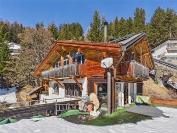 Charmante 3.5 Zimmer Altbauwohnung mit traumhafter Aussicht in die Bergwelt rund um Davos