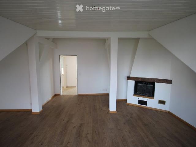 Charmante 3.5 Zimmer Altbauwohnung mit Balkon in Basel