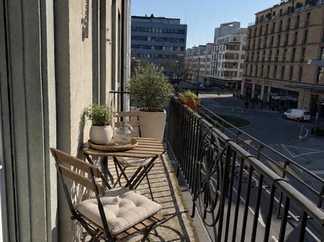 Charmante 3.5 Zimmer Altbauwohnung mit Balkon in Biel
