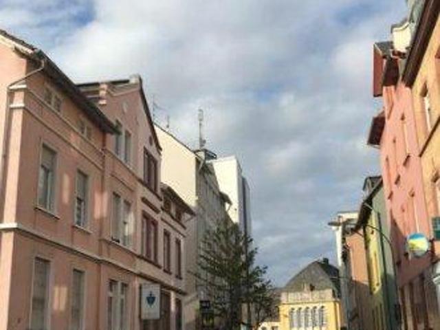 Charmante 3,5 Zimmer Altbauwohnung in zentraler Lage von Frankfur