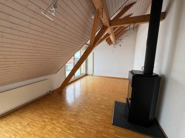 Charmante 3.5 Zimmer Attika Wohnung zu vermieten