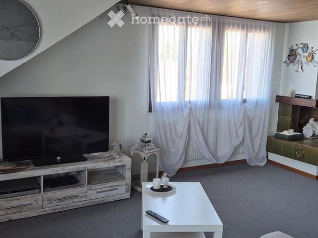 Charmante 3.5 Zimmer Dachgeschosswohnung mit Balkon in ruhiger Lage