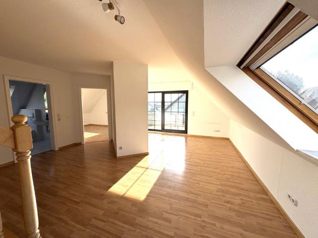 Charmante 3,5 Zimmer Dachgeschoß Maisonette Wohnung mit Balkon in Bielefeld Hoberge