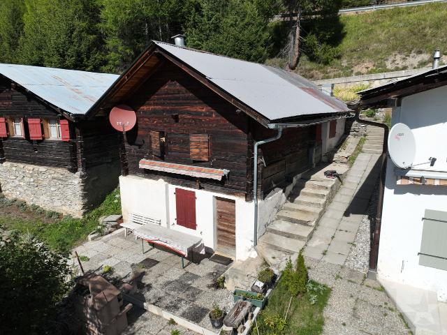Charmante 3,5 Zimmer Hütte, grüne Umgebung, ruhig, herrliche Aussicht