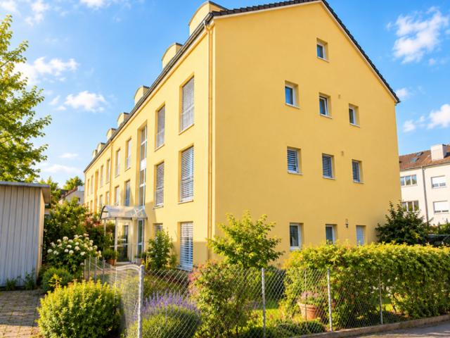 Charmante 3.0 Zimmer Dachwohnung mit sonnigem Balkon