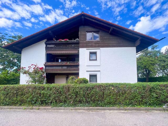 Charmante 3 Zi. Whg. mit Südbalkon gepflegt, hell und mit viel Potenzial für persönliche Akzente