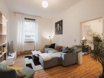 Charmante 3 Zi. Altbauwohnung mit Balkon vermietet mit Perspektive zur Eigennutzung