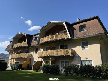 Charmante 3 Zi DG Wohnung mit moderner Küche RUHIGE Aussichtslage Loggia & Carport