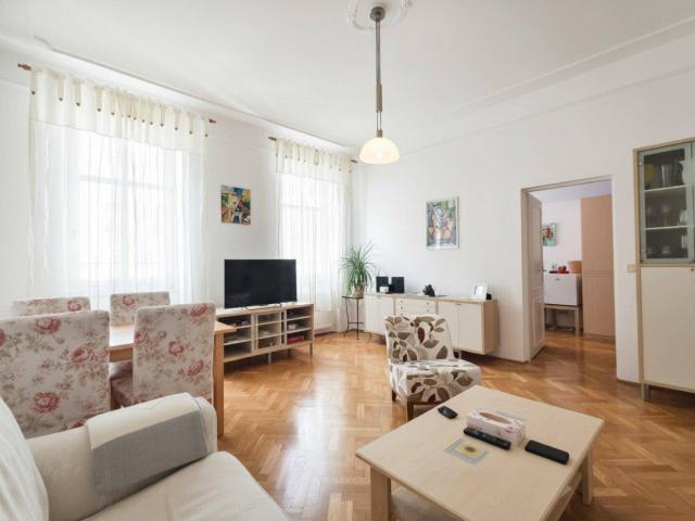 Charmante 3 Zimmer Altbauwohnung in ruhiger Lage