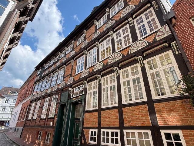 Charmante 3 Zimmer Altbauwohnung mit Balkon im Herzen der Stader Altstadt