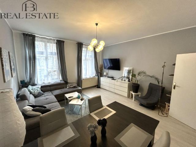 Charmante 3 Zimmer Altbauwohnung mit Balkon in der Klausenerstraße!