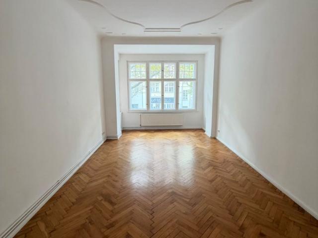 Charmante 3 Zimmer Altbauwohnung mit Balkon