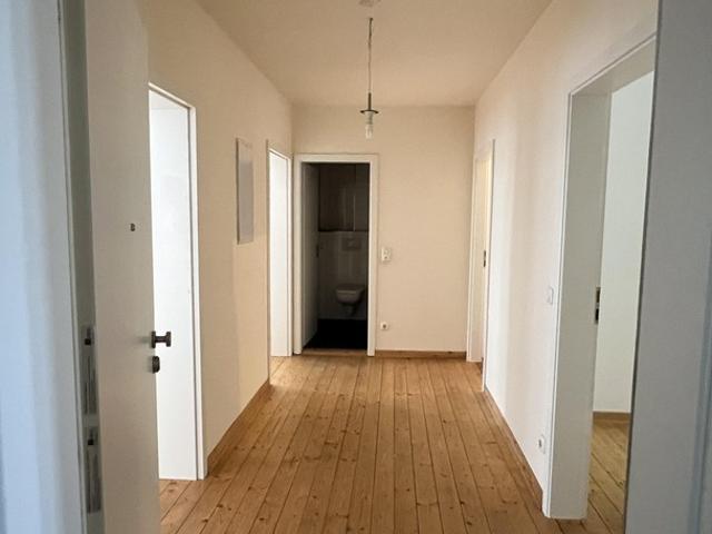 Charmante 3 Zimmer Altbauwohnung mit Terrasse im Erdgeschoss