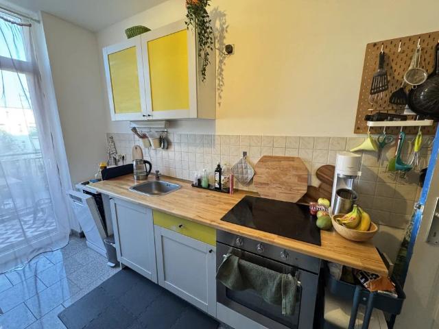 Charmante 3 Zimmer Altbauwohnung mit zwei Balkonen