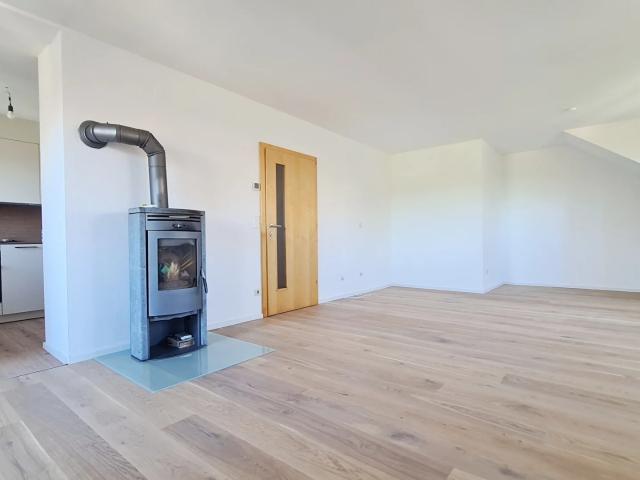 Charmante 3 Zimmer Dachgeschoss Wohnung in Eugendorf zu mieten!