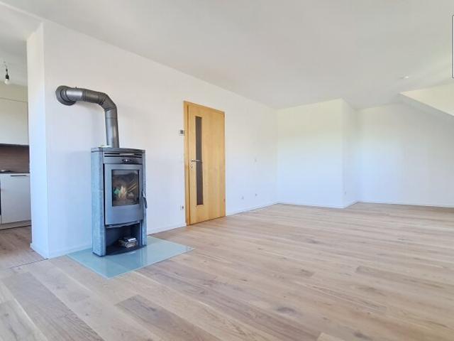 Charmante 3 Zimmer Dachgeschoss Wohnung in Eugendorf zu mieten!